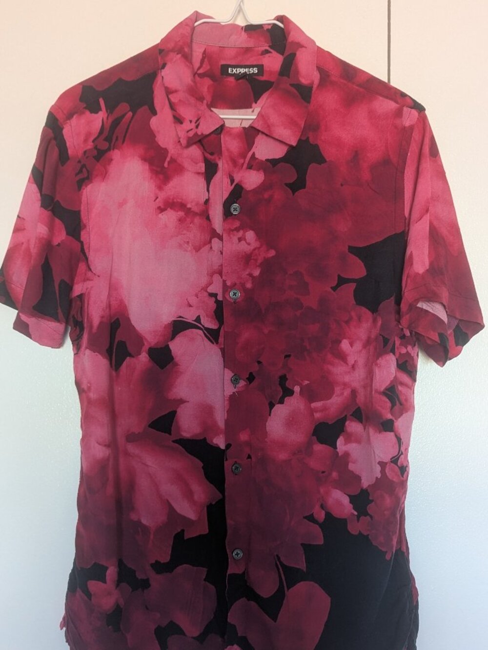 Express pink floral short sleeve button-up shirt